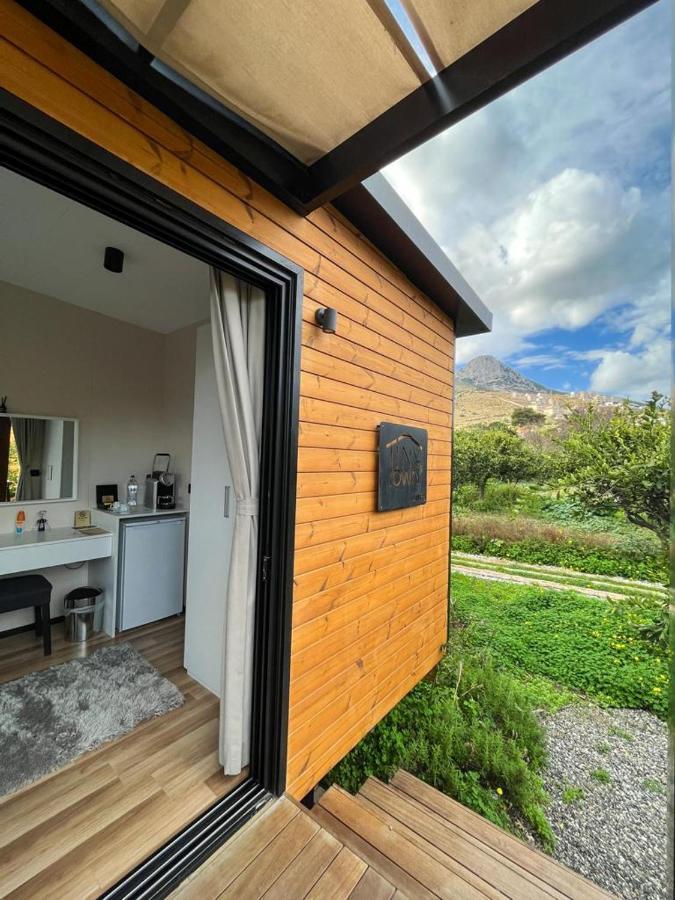 Hotel Tiny Town Kuyucak Karaburun  Exterior foto