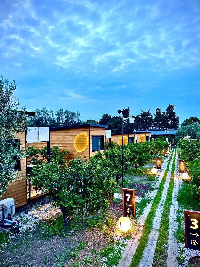 Hotel Tiny Town Kuyucak Karaburun  Exterior foto